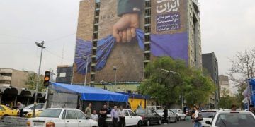 Tahran’da Hürmüz Boğazı afişi