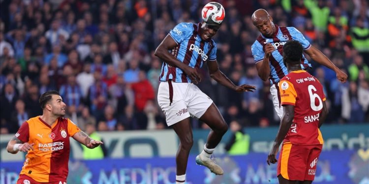 Trabzonspor, Galatasaray’ı 2-1 mağlup etti