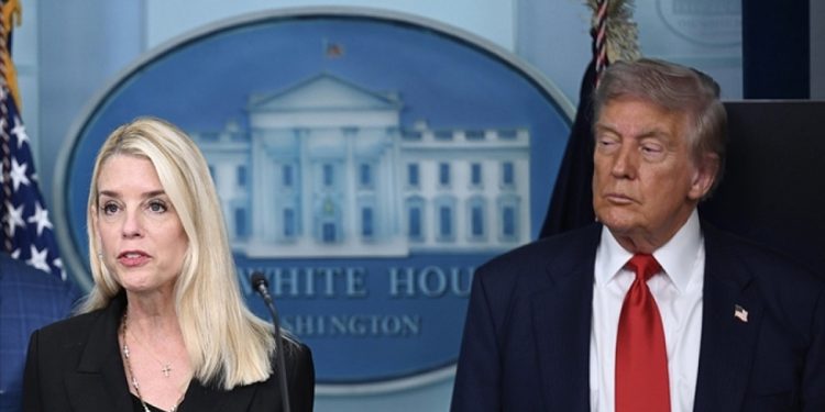 Trump Adalet Bakanı Bondi’yi görevden aldı
