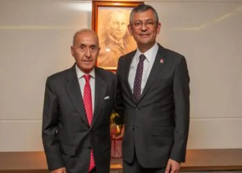 CHP’de kriz sürerken eski liderden dikkat çeken çıkış