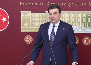 CHP’de olağanüstü kurultay için düğmeye basıldı