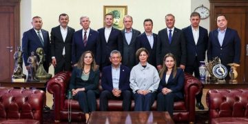 CHP’li belediye başkanlarından Özel’e destek