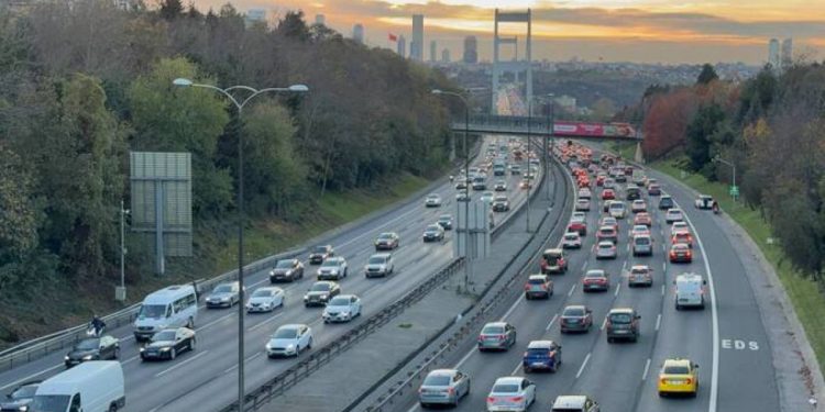 İstanbul’da bazı yollar ve Taksim metrosu kapatıldı