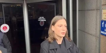 Serenay Sarıkaya yurt dışından dönüşünde gözaltına alındı