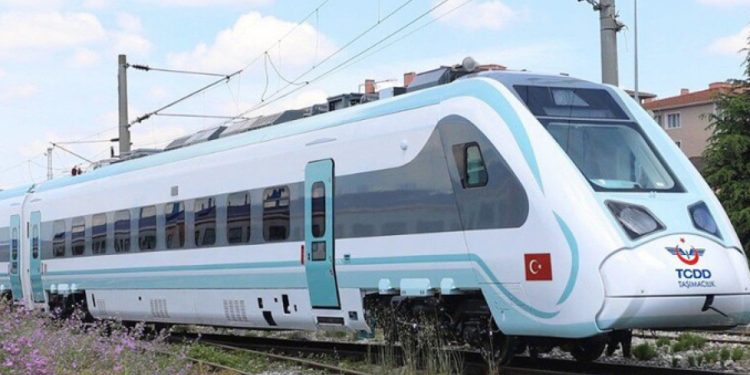 Türkiye’nin ilk milli hızlı treninden yeni rekor