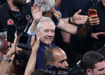 Aziz Yıldırım mazbatasını aldı