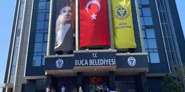 Buca Belediyesi “yolsuzluk” soruşturması: 54 şüpheli adliyede