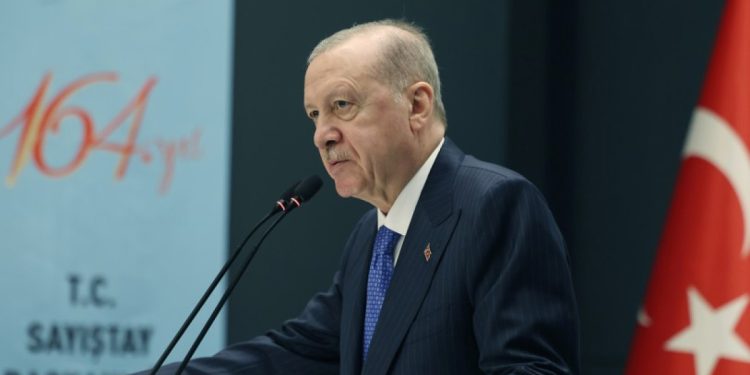 Erdoğan: Yerel yönetimler merkezli skandallar mazur görülemez