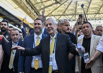 Fenerbahçe seçiminde Aziz Yıldırım yeniden başkanlığa seçildi