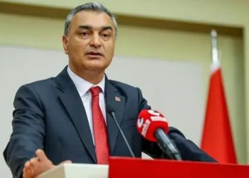 CHP’de 8 il başkanı ve yönetimi görevden alındı
