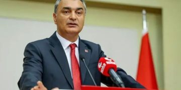 CHP’de 8 il başkanı ve yönetimi görevden alındı