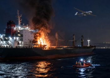 Kızıldeniz’de Suudi Arabistan gemisi vuruldu