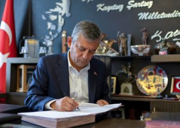 Özgür Özel CHP’den istifa etti “Yeni Parti” ilan edildi