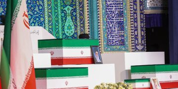 Tahran’da gövde gösterisi: Hamaney’in cenazesi başladı