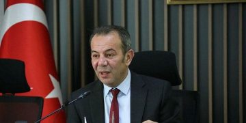 Tanju Özcan için bir davadan beraat kararı
