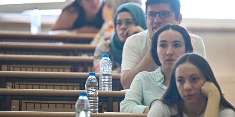 Üniversitelerde 805 bin kontenjan adayları bekliyor