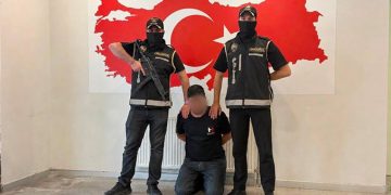 Bakü’de ortak operasyon: Firari suç örgütü üyesi Türkiye’ye getirildi