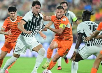 Beşiktaş Alanya’da yıkıldı