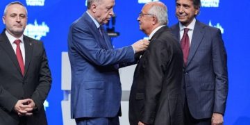 CHP’den istifa eden 3 belediye başkanı AK Parti’ye katıldı