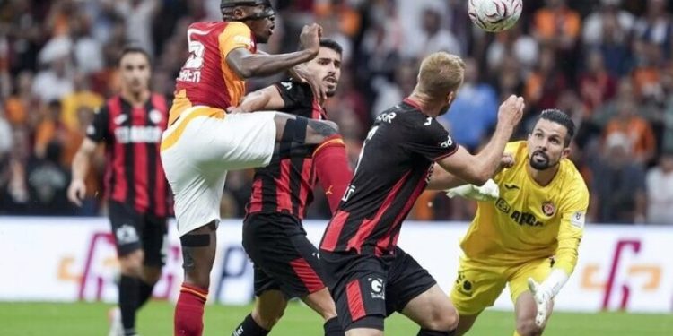 Galatasaray ile Çorum FK 2-2 berabere kaldı