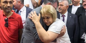 Menderes Belediyesi’ndeki gergin seçimi AK Parti adayı kazandı