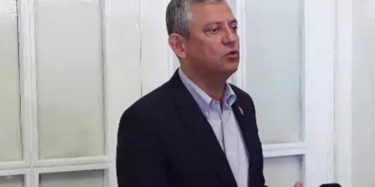 Özgür Özel, Melih Meriç’e yönelik bıçaklı saldırıyı lanetledi