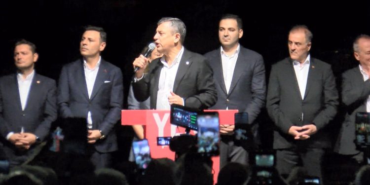 Özgür Özel: Zor günler eninde sonunda bitecek