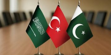 Suudi Arabistan’da üçlü savunma anlaşması