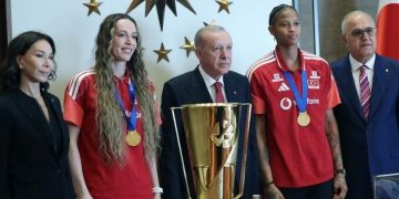 Avrupa Şampiyonu Filenin Sultanları Külliye’de