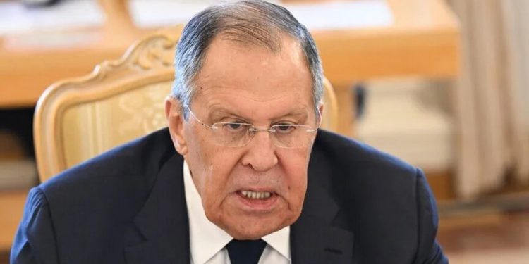 Lavrov sert çıktı: Almanya yine savaş istiyor