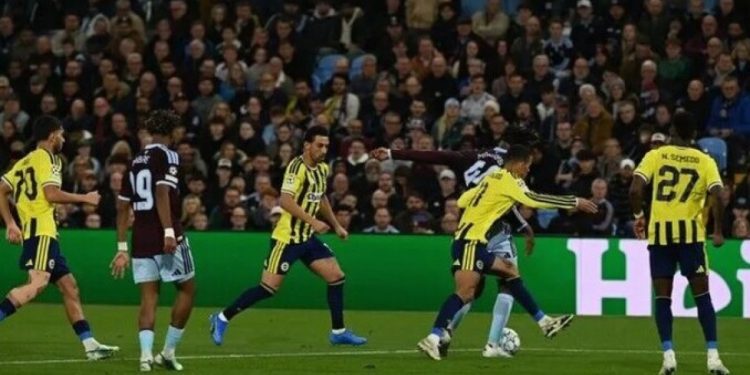 Fenerbahçe, Aston Villa karşısında farklı mağlup oldu