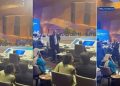 Protesto! Herzog kürsüye geldi! Hakan Fidan salonu terk etti