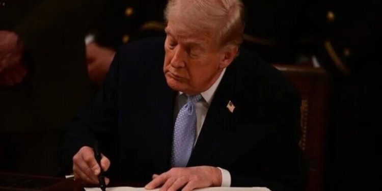 Trump’tan Rusya yaptırımlarını askıya alan karar